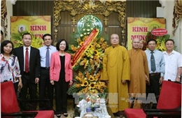 Chúc mừng chức sắc Giáo hội Phật giáo nhân đại lễ Phật đản 